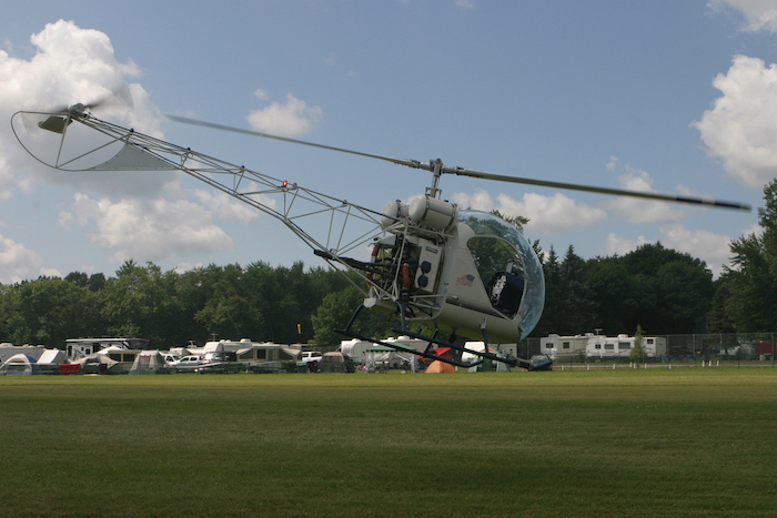 gray ultralight helicopter 700